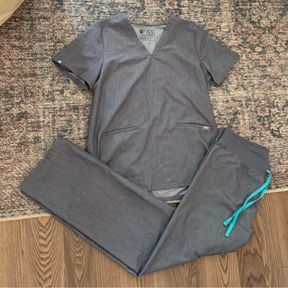 Figs Gray Women's Scrub Set